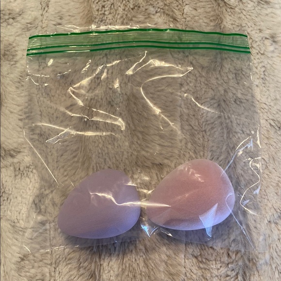 NWOB Real Techniques Cashmere Dreams Collection Makeup Sponge Duo - Picture 1 of 4